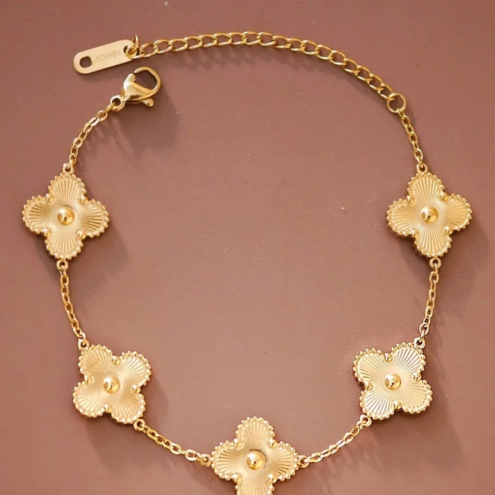 18K Gold Clover Bracelet (7700)